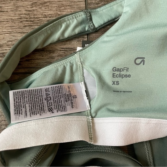 NWT GapFit Eclipse Sports Bra - Picture 6 of 9
